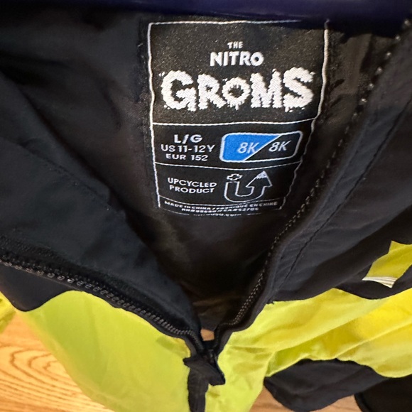 Boy’s Nitro ski ⛷️ and snowboarding 🏂 jacket - Picture 5 of 11